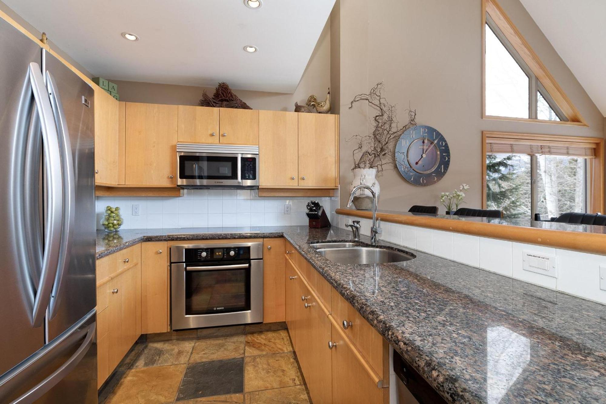 וויסטלר Alpine Greens 8 | Bright Townhome Near Blackcomb, Walk Or Shuttle To Skiing, Secure Parking מראה חיצוני תמונה