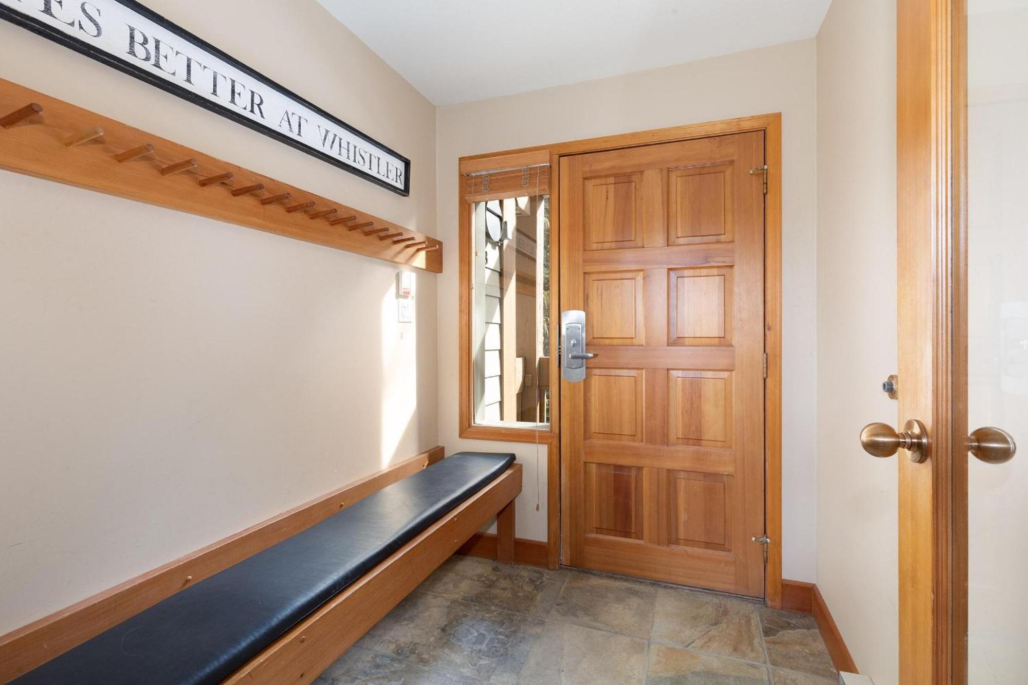 וויסטלר Alpine Greens 8 | Bright Townhome Near Blackcomb, Walk Or Shuttle To Skiing, Secure Parking מראה חיצוני תמונה