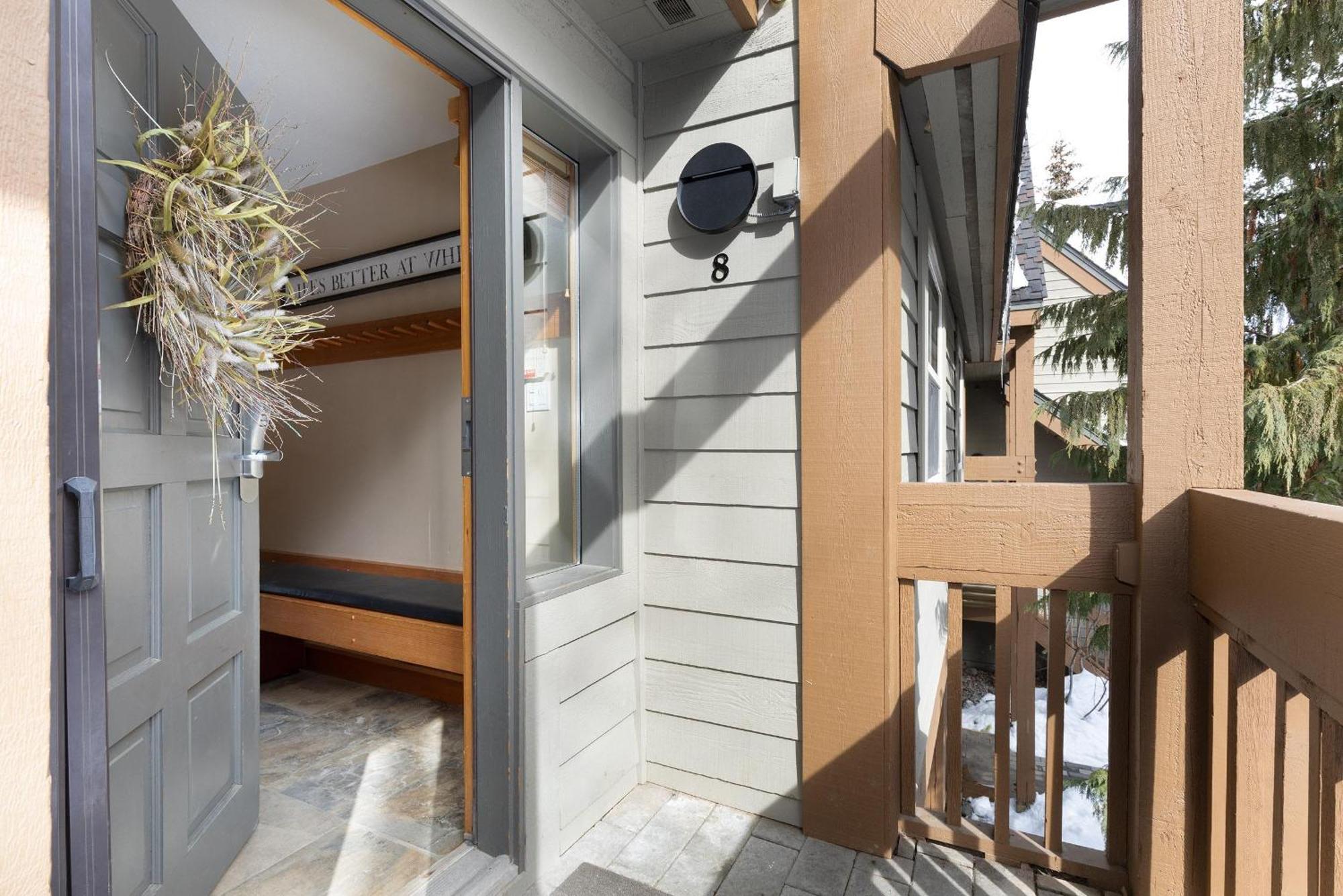 וויסטלר Alpine Greens 8 | Bright Townhome Near Blackcomb, Walk Or Shuttle To Skiing, Secure Parking מראה חיצוני תמונה